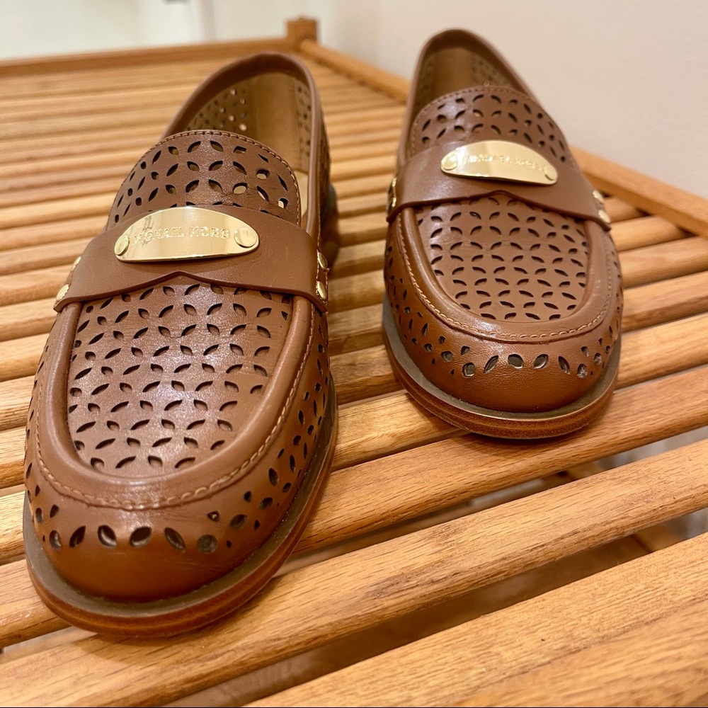 Michael Kors® Finley Perforated women’s Loafer. color -luggage
